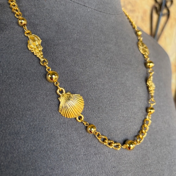 Gold Tone Seashell Necklace & Earring Set-Nautical Beach Ocean Statement Jewelry - Picture 3 of 4